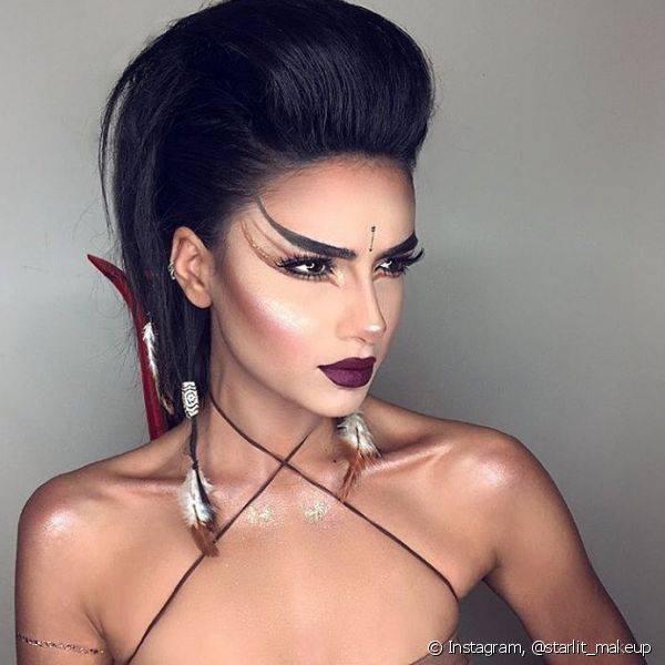 A maquiagem da mulher de Sagitário foi focada nos olhos, com traços nas pálpebras e nas sobrancelhas imitando flechas. (Foto: Instagram @starlit_makeup)
